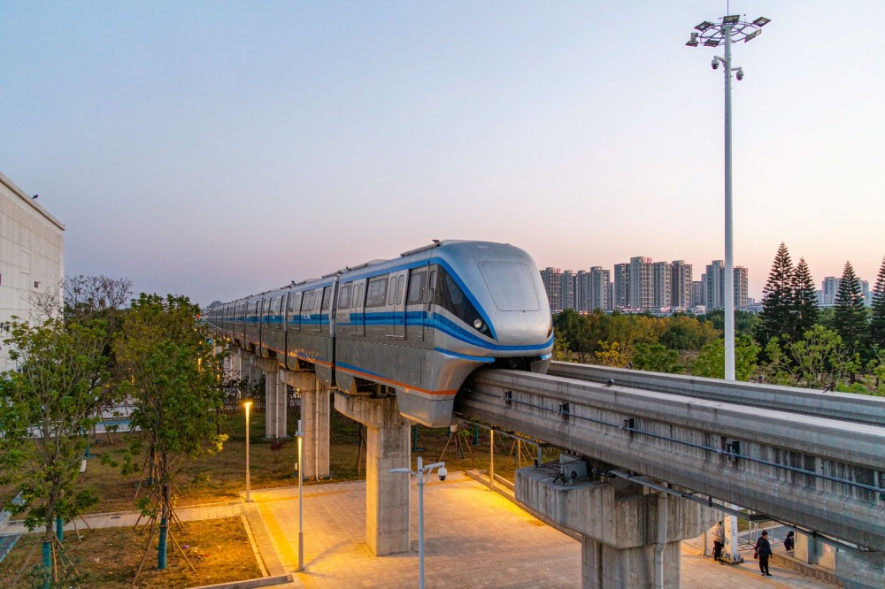 全自动驾驶地铁列车.jpg