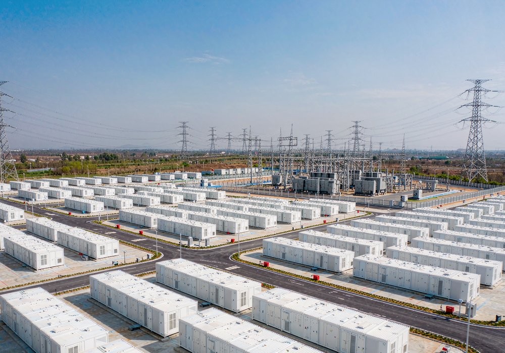 储能系统集成项目 grid-scale-battery-storage-station-aerial.jpg